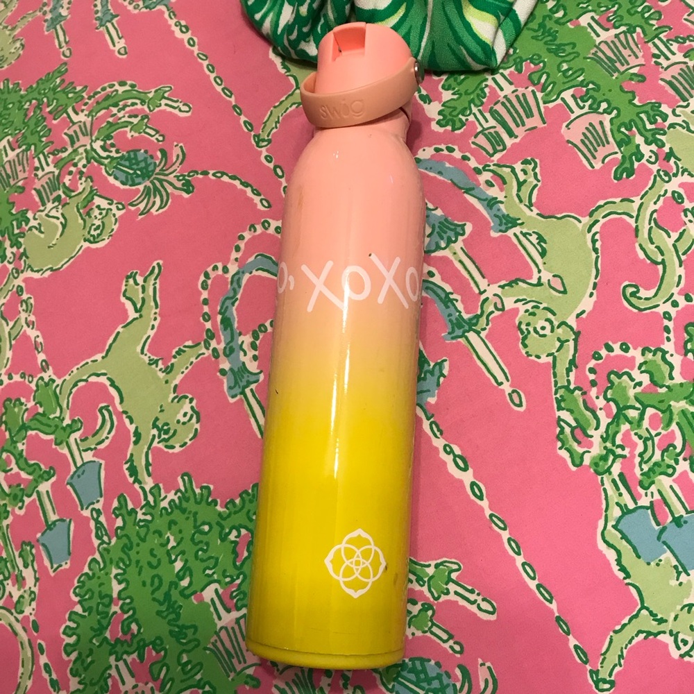 Kendra Scott Swig 20oz tumbler